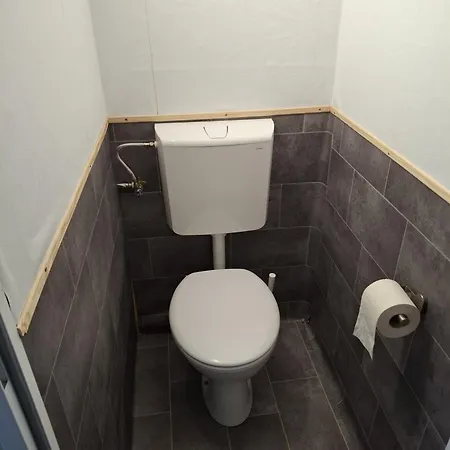 Kamp alanı Clamping Schlaffaesser Im Wolfsschlucht Eifel *