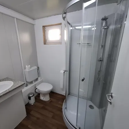 Kamp alanı Clamping Schlaffaesser Im Wolfsschlucht Eifel Prüm