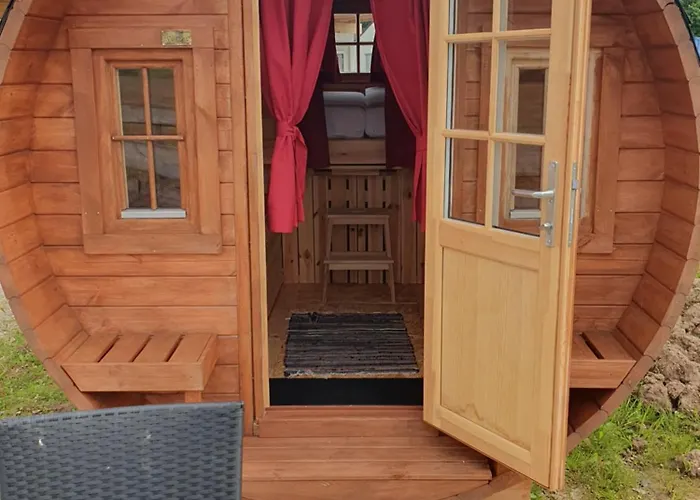 Clamping Schlaffaesser Im Wolfsschlucht Eifel אתר קמפינג